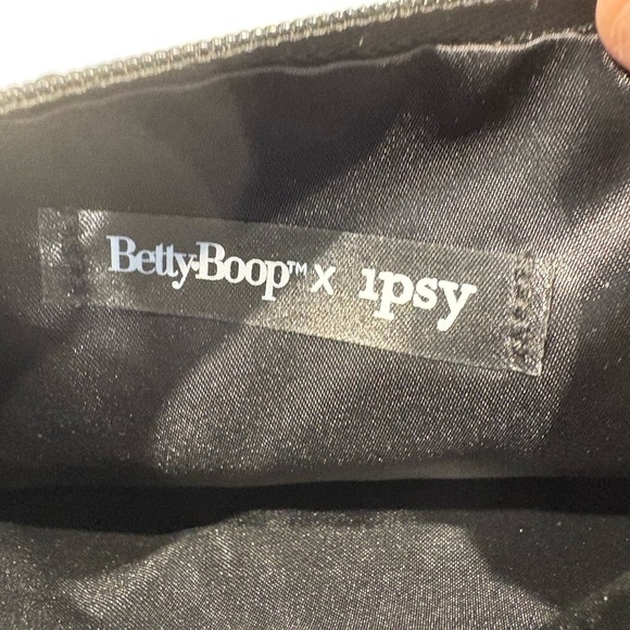 Adorable Iconic Betty Boop Ipsy Makeup Bag Limited Edition - Picture 5 of 8